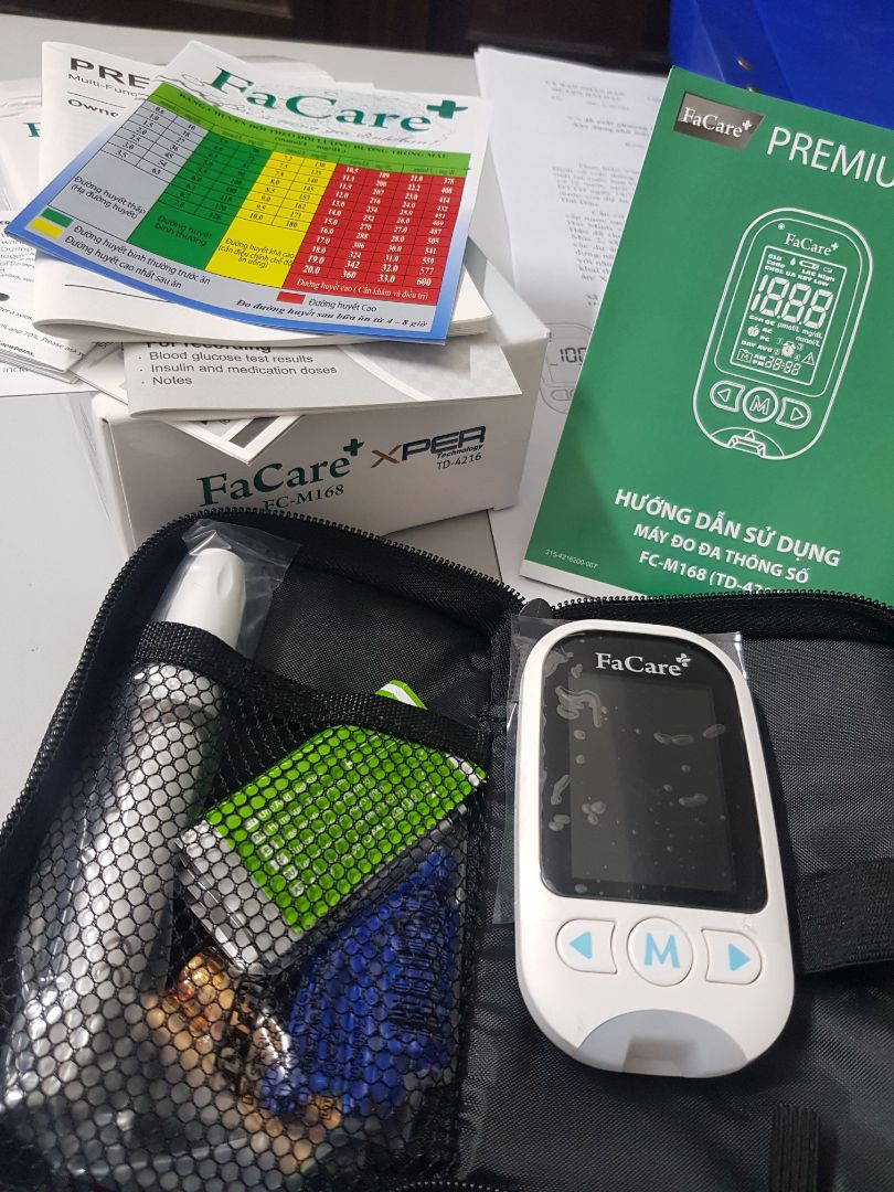 Hàng chính hãng, đầy đủ phụ kiện kèm theo, hướng dẫn sử dụng rõ ràng bằng cả tiếng Việt và tiếng Anh. Lần đầu mày mò nghịch phải đến gần hết số que có sẵn mới lấy máu thử được đúng cách. kết quả đo có vẻ ok so với kq xét nghiệm máu gần đây của mình