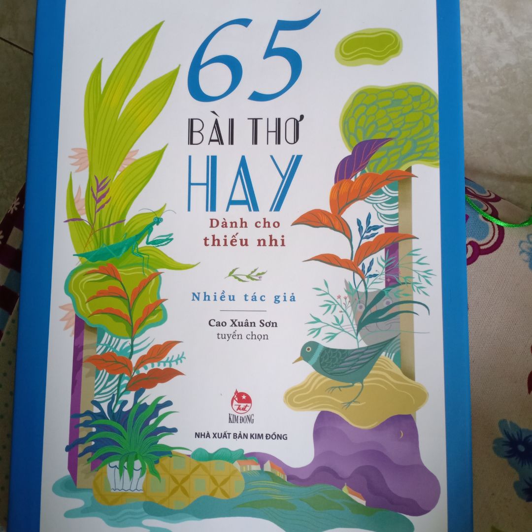 Tuyển tập các bài thơ vô cùng dễ thương cho các bạn nhỏ, mua thêm cuốn thả diều trên đê nữa là gom hết các bài thơ hay vào tủ sách nhà mình ý