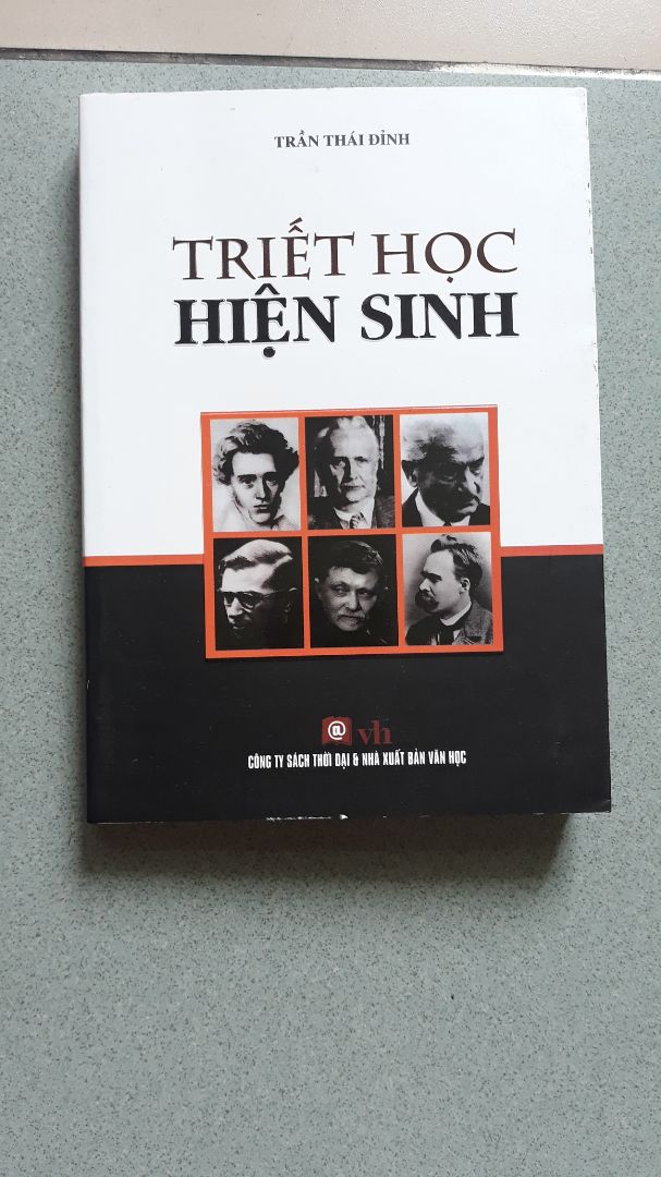 Sách bác Trần Thái Đỉnh thì khỏi chê rồi. Cách hành văn rất hút, dễ hiểu và "thân thiện". 
Tuy nhiên, có một nhắc nhở cho các bạn không chuyên về chuyên ngành Tâm lý sẽ hơi bị khó đọc. Vì bác Đỉnh đưa ra những dẫn chứng và thuật ngữ chuyên ngành rất nhiều. Do đó, để có thể cảm hết cái Hồn văn của bác thì bạn nên có một nền tảng kiến thức tâm lý vững chắc trước đã. Sách bác Trần Thái Đỉnh thì khỏi chê rồi. Cách hành văn rất hút, dễ hiểu và "thân thiện". 
Tuy nhiên, có một nhắc nhở cho các bạn không chuyên về chuyên ngành Tâm lý sẽ hơi bị khó đọc. Vì bác Đỉnh đưa ra những dẫn chứng và thuật ngữ chuyên ngành rất nhiều. Do đó, để có thể cảm hết cái Hồn văn của bác thì bạn nên có một nền tảng kiến thức tâm lý vững chắc trước đã.