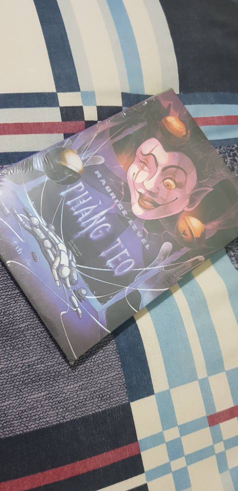 Sách được gói cẩn thận, bìa hơi mỏng, có tận 2 bookmark liền.
Nội dung là các truyện ngắn có hơi hướng giật gân, không quá kinh dị, thường có kết thúc bất ngờ, đọc cũng khá ổn. Cá nhân mình thích truyện thứ 2.