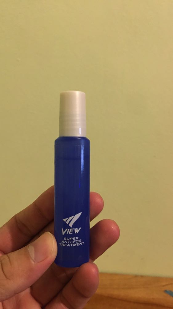 Rửa sạch kính rồi tra keo hạn chế tối đa rửa kính sau khi bôi keo này. Nói chung ổn dùng 4 lần rồi thấy cũng không tốn lắm nếu không để nước vào kính thường xuyên chắc mình nghĩ phải dùng được cả tháng nếu ngay nào cũng bơi.