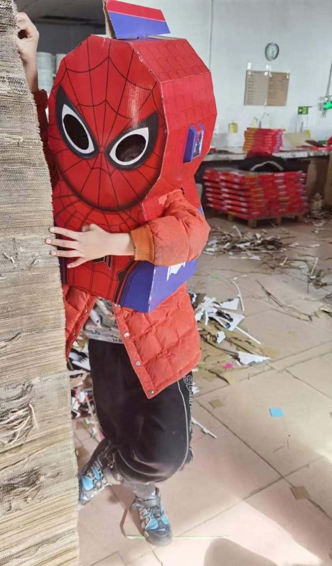 bìa đồ chơi này cứng như mô tả. Chi tiết trên bìa như thật. Kích thước của đồ chơi to rộng. Shop tư vấn nhiệt tình. Chưa thấy lượt mua nhưng mua đồ chơi shop này từ cái bìa kì lân nên thử thấy ok👍🏻