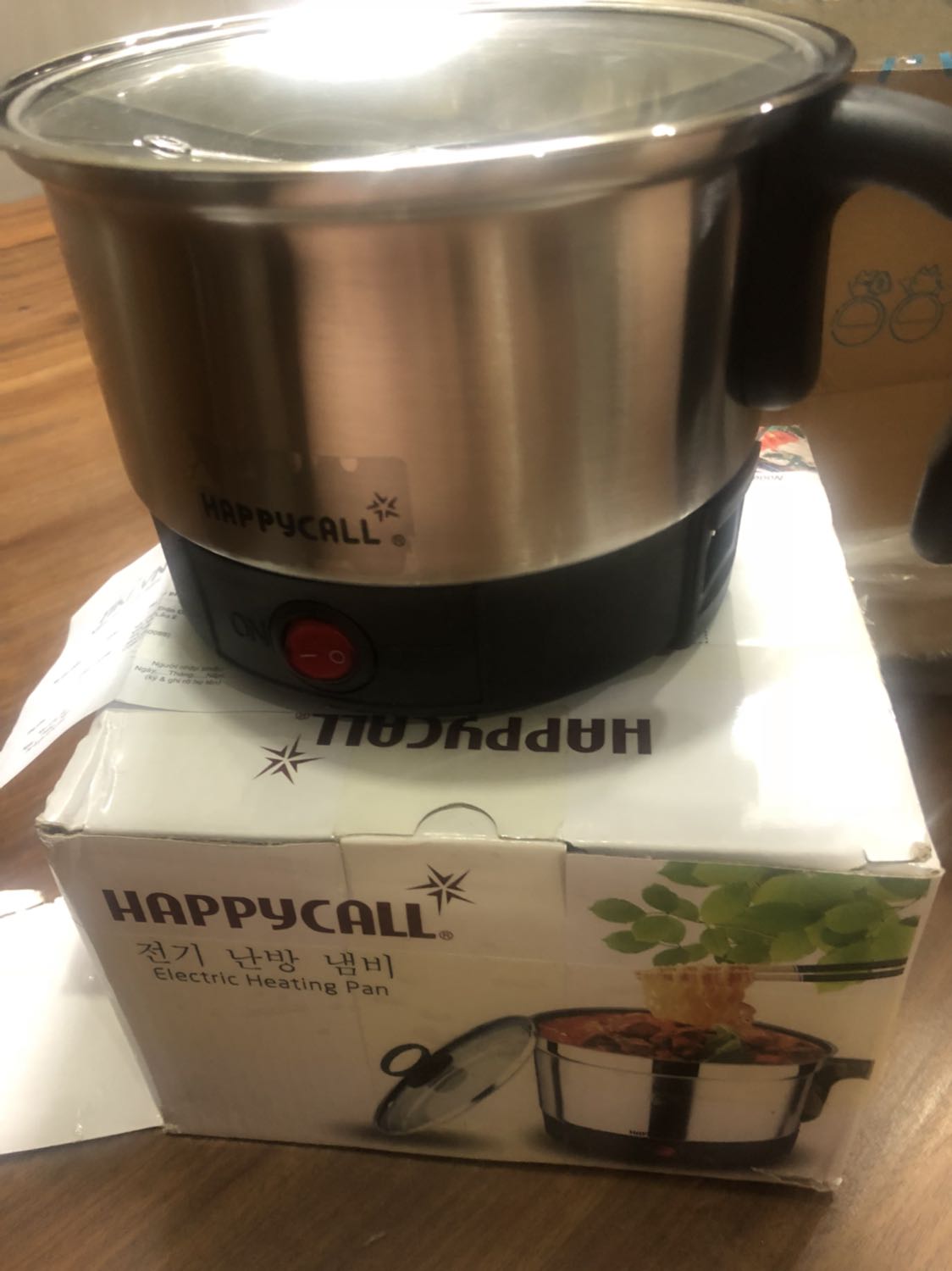 Mình mua lẩu điện hai tầng mặc Gìao cái ca nấu mỳ là sao?nhìn hai sản phẩm có giống nhau ko mà giao cho khách Mình mua lẩu điện hai tầng mặc Gìao cái ca nấu mỳ là sao?nhìn hai sản phẩm có giống nhau ko mà giao cho khách