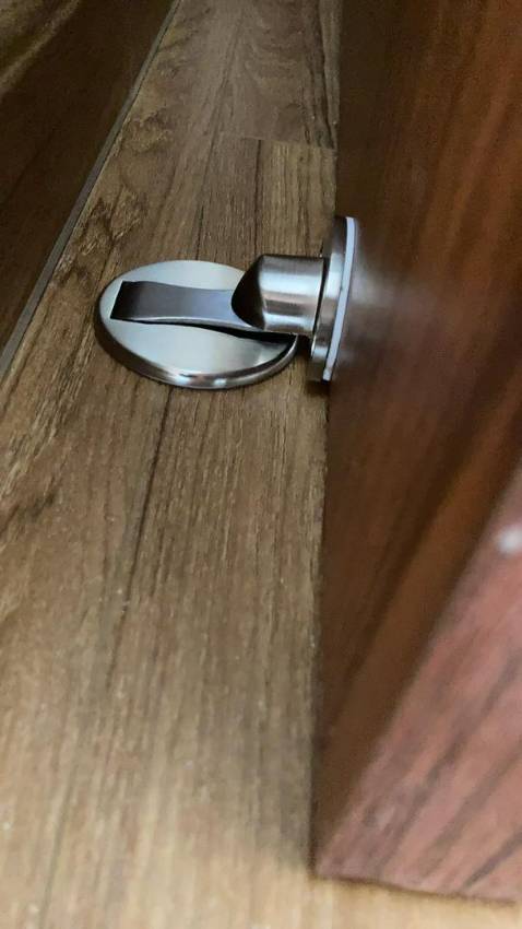 Hàng tốt! Đáng mua. Giao hàng siêu nhanh. Dùng băng dính 3M là được. Không cần khoan vít.