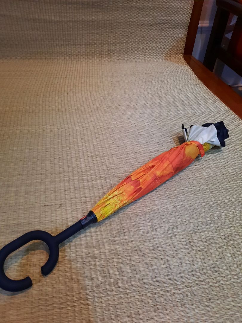 hàng giao không đúng như hình, chất lượng quan sát mắt thường k thấy tốt, k thể gọi là cao cấp được, hình giới thiệu thì 2 mặt đều màu đen nhưng thực tế khi dù k mở thì màu cam, khi mở ra mới màu đen