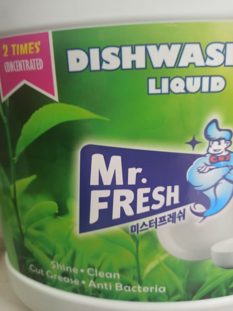 nước rửa chén hơi bị khó trôi, phải rửa nước thật kỹ. giao hàng nhanh, giá ổn.