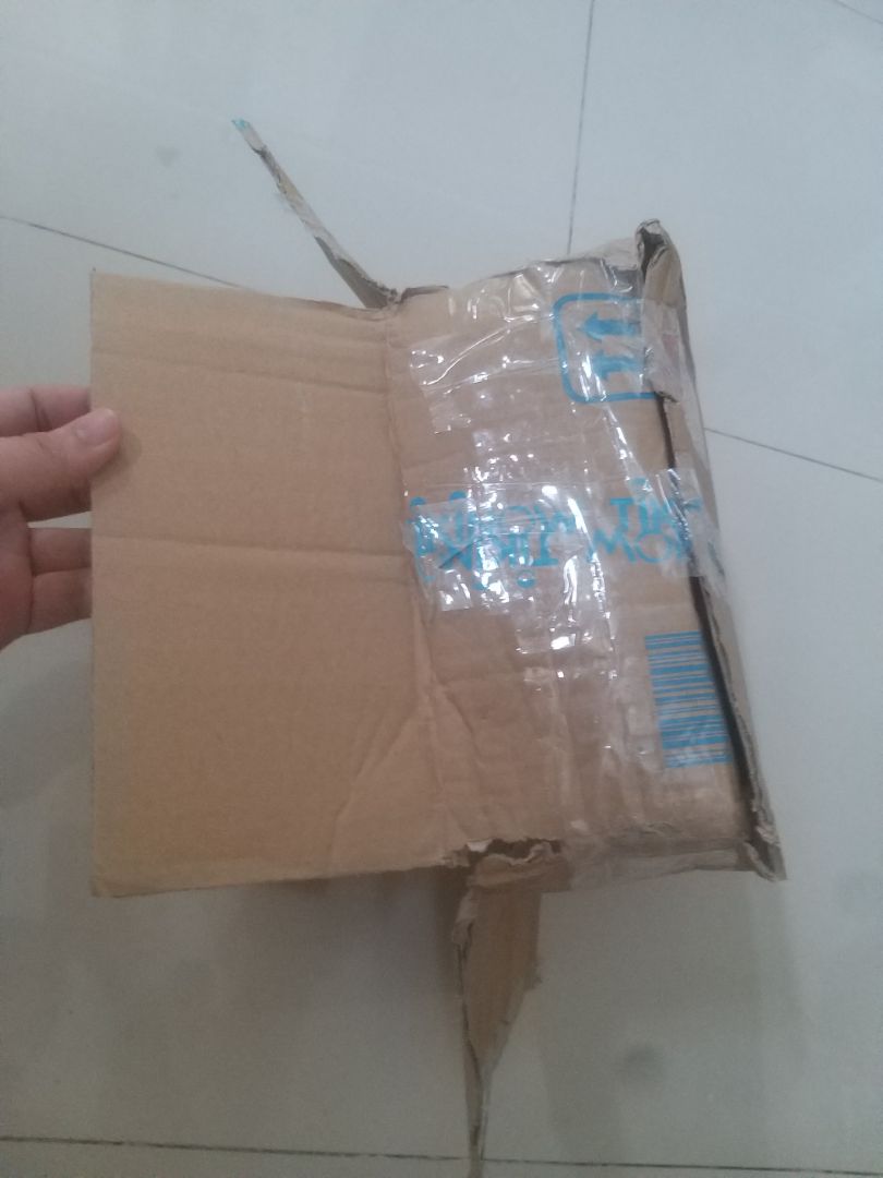 Khâu đóng gói của Tiki ngày càng tệ, sách nặng giao về tỉnh mà đóng sơ xài, chỉ có 1 tờ giấy chống sốc cho 2 bộ sách dầy cui, tôi rất thấy vọng về Tiki trong thời gian từ 2020 đến giờ. Đóng gói bảo quản sách quá tệ. Tôi sẽ liên hệ đổi trả bộ sách này.