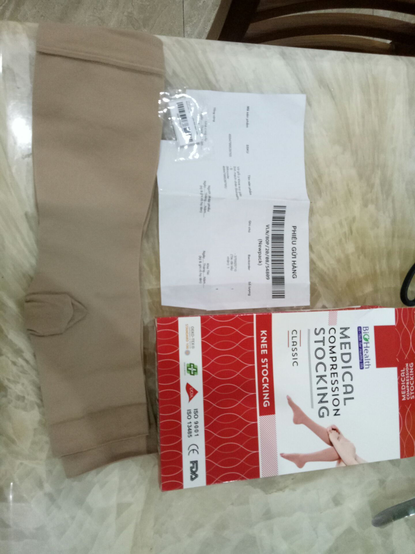 shop giao nhầm cho mình vớ gối rồi shop đổi lại vớ đùi giúp mình được không?