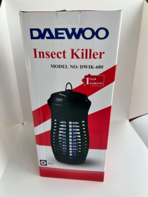 Ngày đầu đem về không bắt được con nào. Hỏi lại cty thì cty tư vấn cho để góc tối, treo lơ lửng hoặc đặt tầm 1m trở lên thì bắt được. Để được 1 tuần thì vệ sinh xác côn trùng khá nhiều