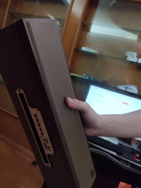 Hình thức đẹp, pin trâu bò. Nghe ở không gian to thì âm không thoát. Nghe trong phòng nhỏ thì ổn nha. Đổi lại loa k rè khi nghe max. Vs mức giá này như vậy là ổn rồi ạ. Chủ shop đúng kiểu hoa hậu thân thiện