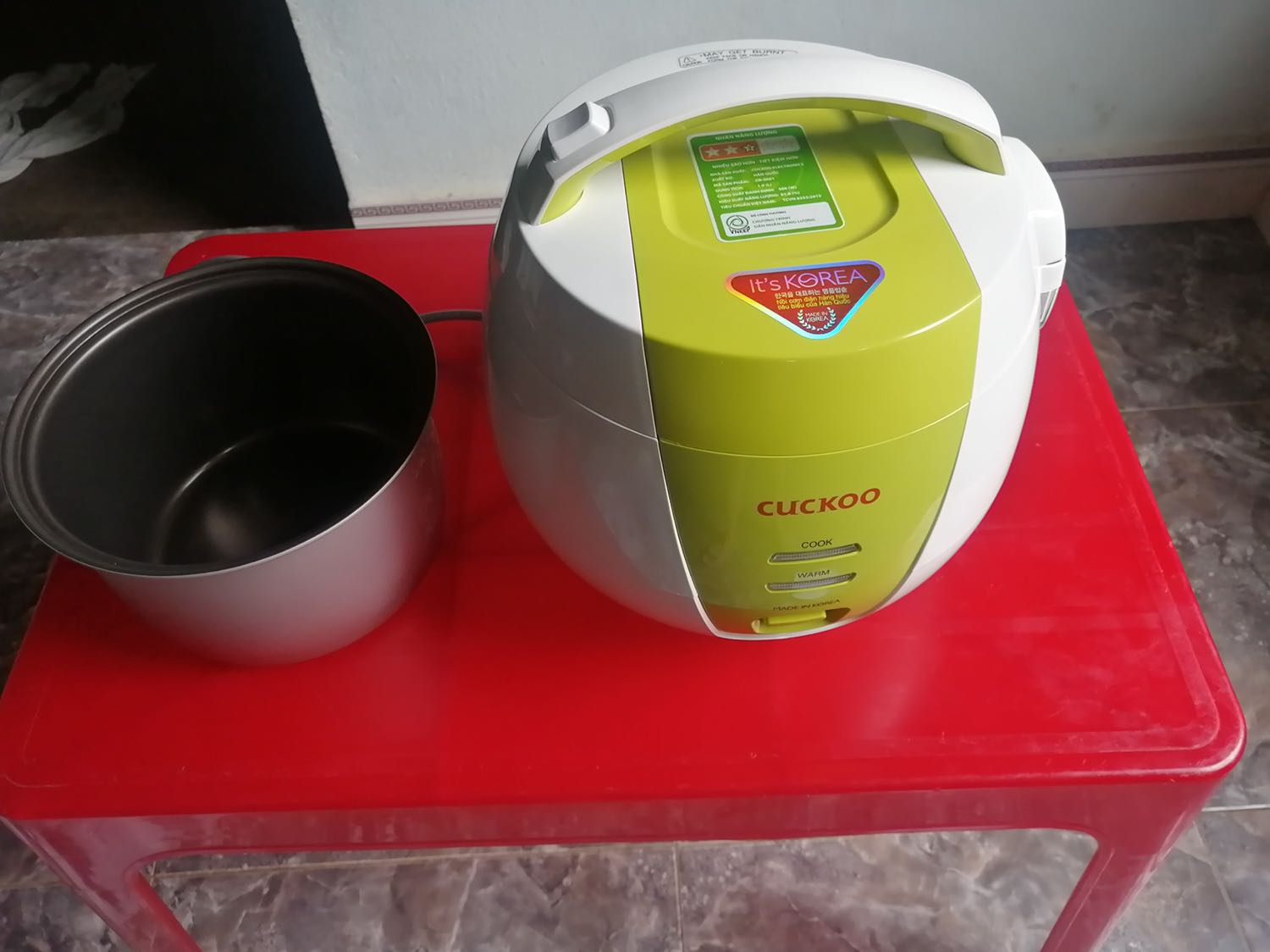 Nồi quá đẹp, nhìn chắc chắn. Tiki giao hàng cực nhanh, mình ở tỉnh nhưng 2 ngày đã nhận được. Hi vọng sẽ bền.