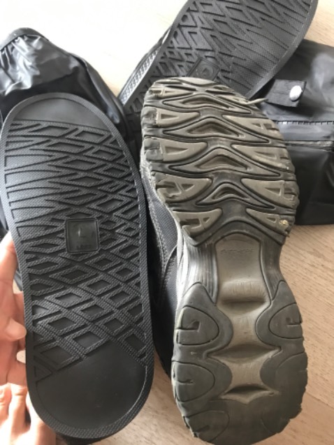 Size L quá nhỏ so với đôi giầy của tôi, tôi đã yêu cầu đổi sang Size XXL(2XL) nhưng khi giao hàng lại vẫn gửi size L. Quá thất vọng với shop & tiki. Sẽ không mua hàng trên tiki nữa.