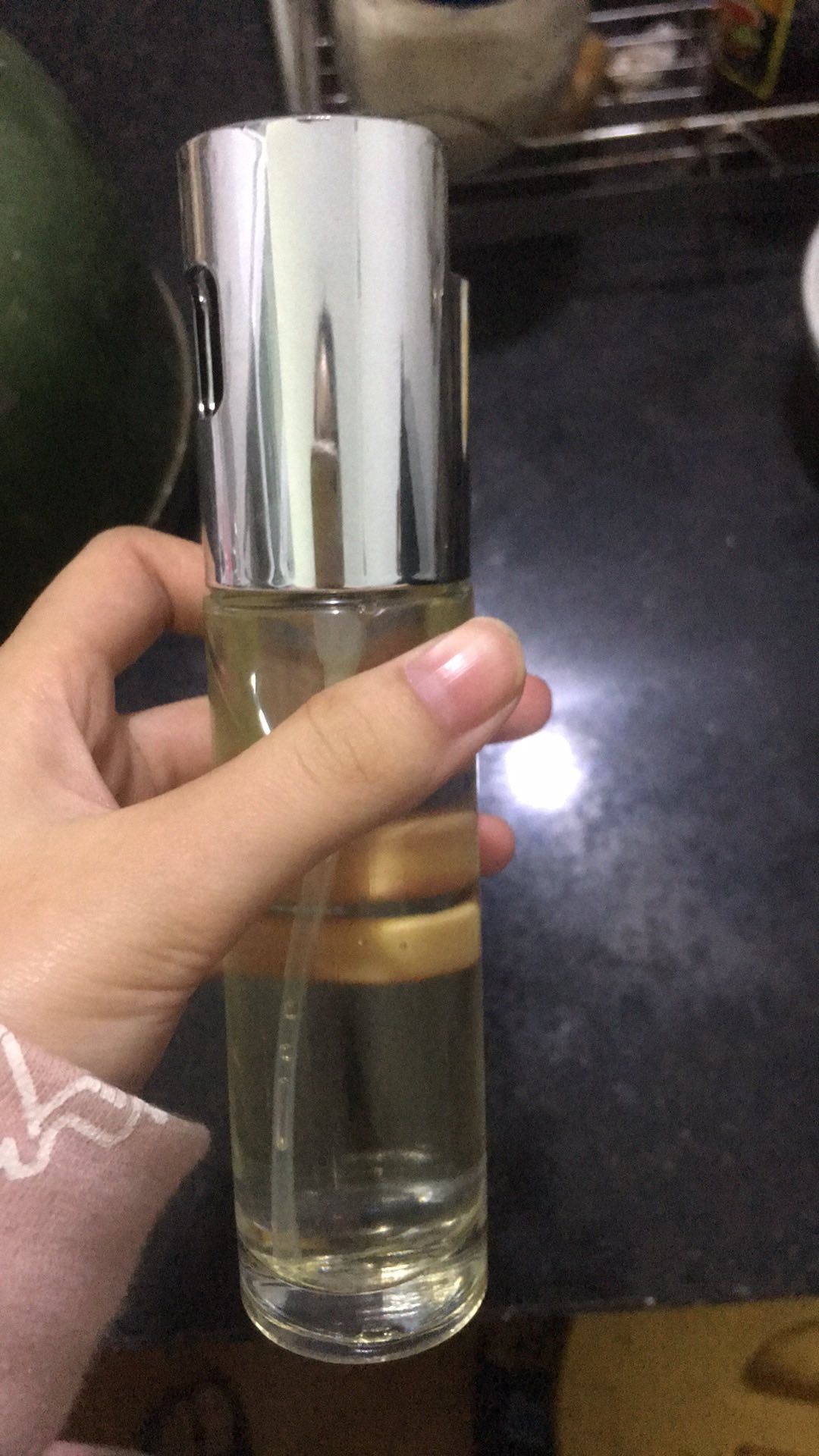 Là nắp nhựa chứ không phải inox, shop cẩn thận, có gửi kèm cả hướng dẫn dùng. Bình phun sương tia nhỏ. Tốt.