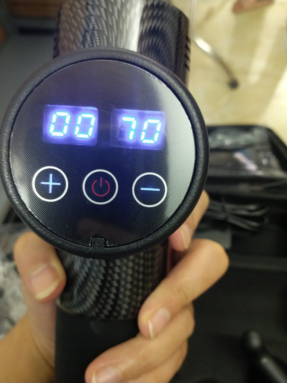 Máy hoạt động êm, đầu tròn đấm vai rất thích. Mình cũng tập gym về mỏi cơ dùng 1-2 lần thấy hiểu quả lắm. Đóng gói bao bì hình thước đẹp, giao hàng nhanh. Rất hài lòng về sp này