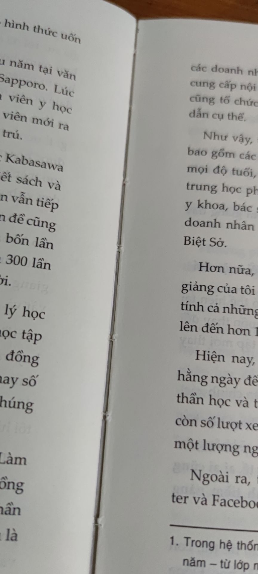 ở ngoài thì ko sao nhưng bên trong nó đã bị bong keo hết rồi ạ, em là fan cứng chỉ mua sách ở tiki đó giờ không bị sao hết mà lần này bị vấn đề này ạ, em mong shop hỗ trợ giúp em và em sẽ xoá bình luận, rất thất vọng vì bêd ngoài rất đẹp mà bên trong rách rồi