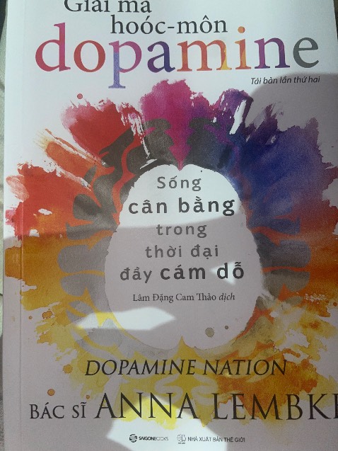 Nội dung hay, hữu ích, khá cuốn và dễ hiểu, sách được in rõ ràng
Nhưng tiếc là sách lúc mới mua ko đc bọc lại mà chỉ nằm trơ trọi, với lại sách mình mua ko có boôkmark như một vài bức ảnh mình thấy đánh giá🫠🥹