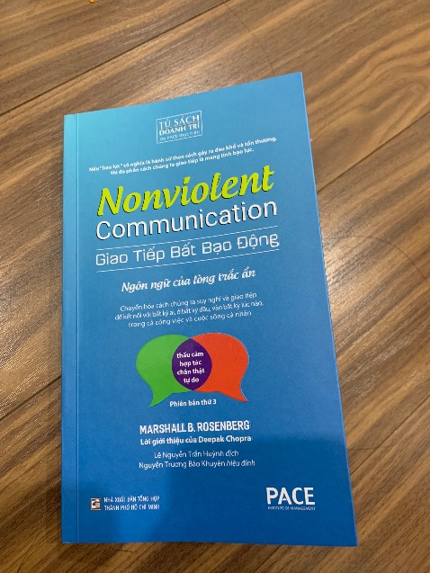 Cuốn này quá hay. Bản dịch hay. Hay nhất trong các cuốn giao tiếp mình từng đọc