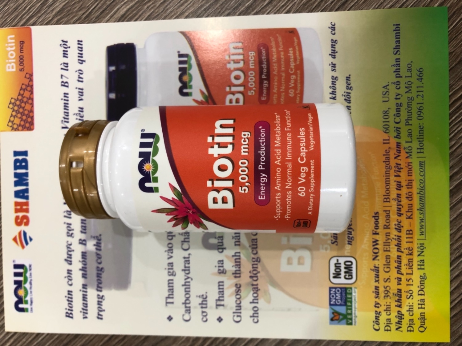 Tôi đã mua Biotin hãng Now foods này qua Tiki, khi mua nhận được sản phẩm, tờ rơi có thông tin rõ ràng được nhập khẩu từ hãng Now tại Mỹ.
Sau khi uống 1 tháng, thấy tóc đã được cải thiện, chải đầu và gội thấy tóc đã giảm gãy rụng và khoẻ hơn trước.
Tôi đã đặt hàng thêm và tiếp tục sử dụng sản phẩm này. Tin tưởng SP của Tiki