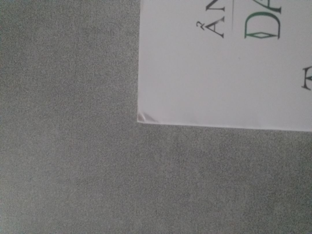 Hơi móp méo ở rìa nhưng vẫn rất ổn, giao hàng nhanh