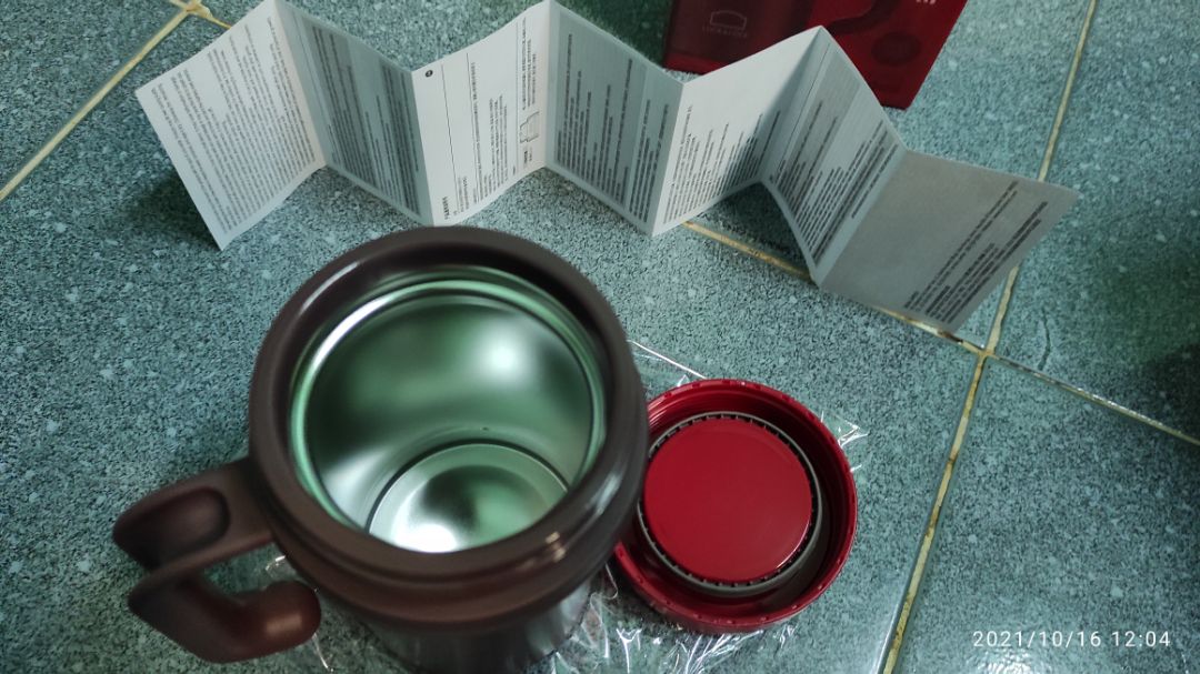 Dù nhận hàng khá trễ, nhưng bạn giao hàng của Tiki khá nhiệt tình, nên thể trách được do ảnh hưởng dịch mà. Còn sản phẩm Lock &  Lock thì không có gì để chê rồi. Nhất là cái màu, nhìn rất hài lòng.