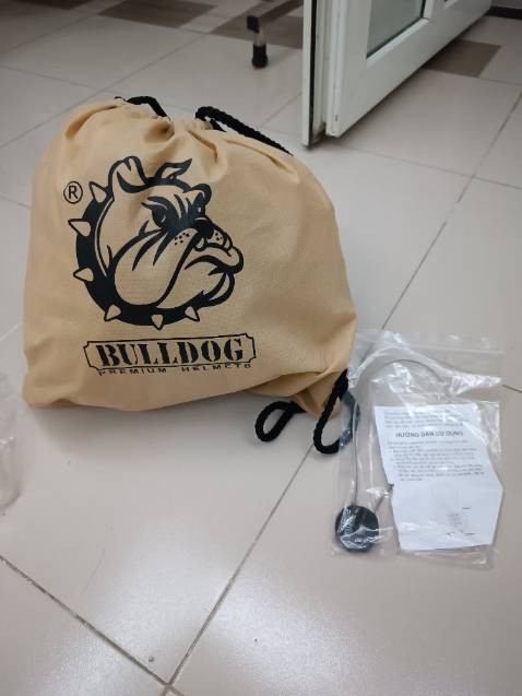 Nón đẹp, đúng size, được tặng kèm túi đựng nón và khoá sợi cáp chống cắt.