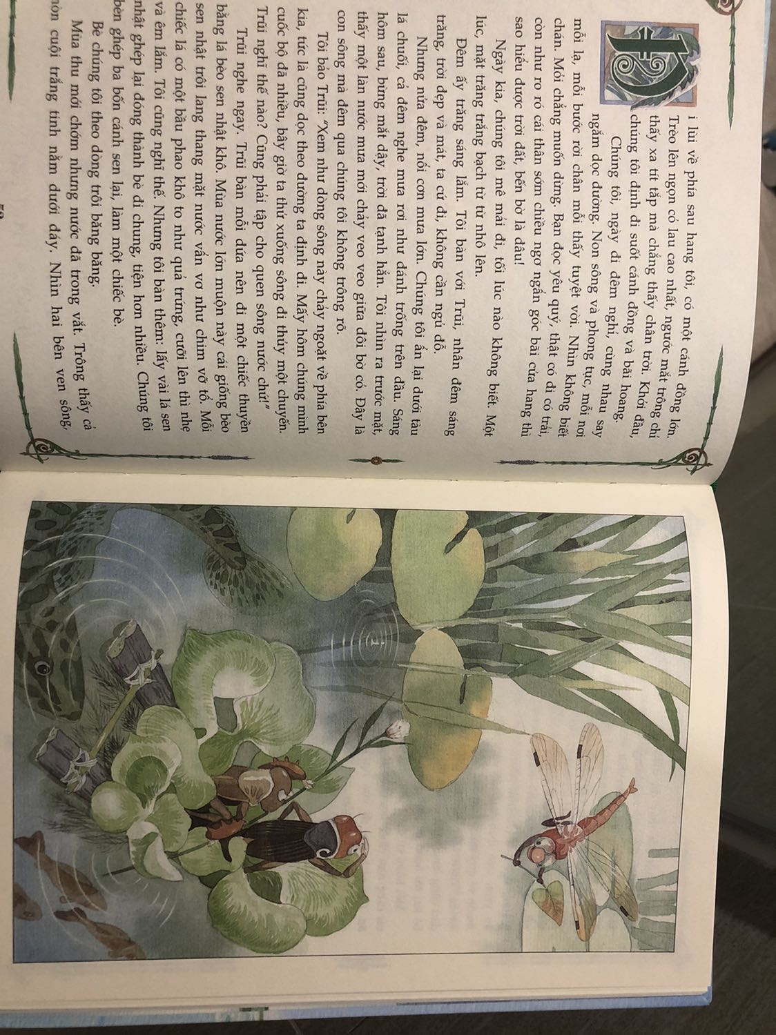 Định đánh giá 4⭐️ thôi, vì khi nhận sách bìa bị rách. Nghĩ lại cũng không sao cả.
Giấy vàng, hình minh họa đẹp lắm, đáng để làm sách sưu tầm. Trẻ em dù chưa thích đọc, xem hình vẫn rất thích.