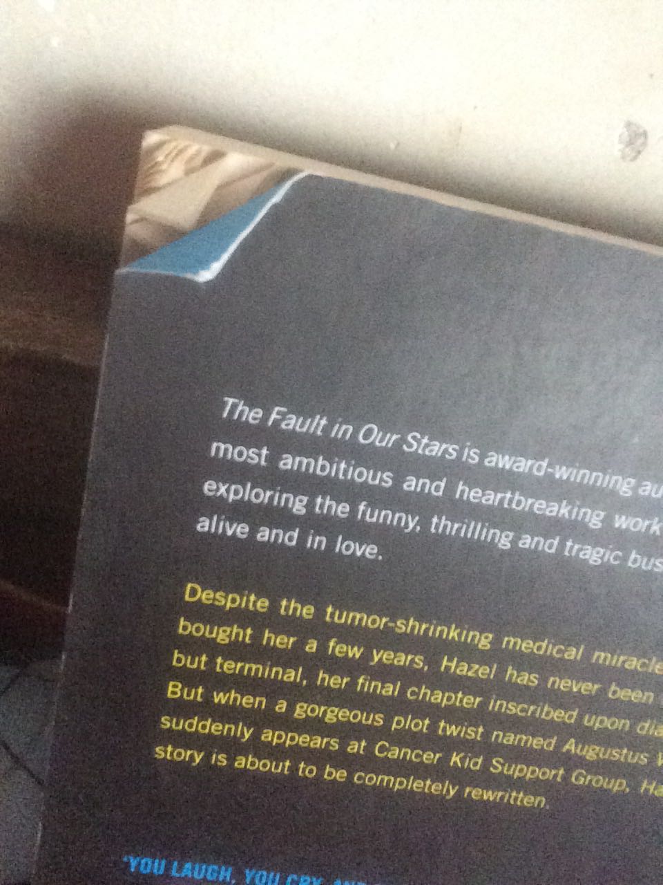 Lần thứ 2 đặt sách trên tiki nhưng lần này cực kì thất vọng vì sách giao bị móp góc, chất lượng giấy thì cũ như kiểu sách xuất bản từ mấy năm trước vậy, chữ thì nhỏ nhìn rất đau mắt lại còn có mùi hôi ngửi rất đau đầu