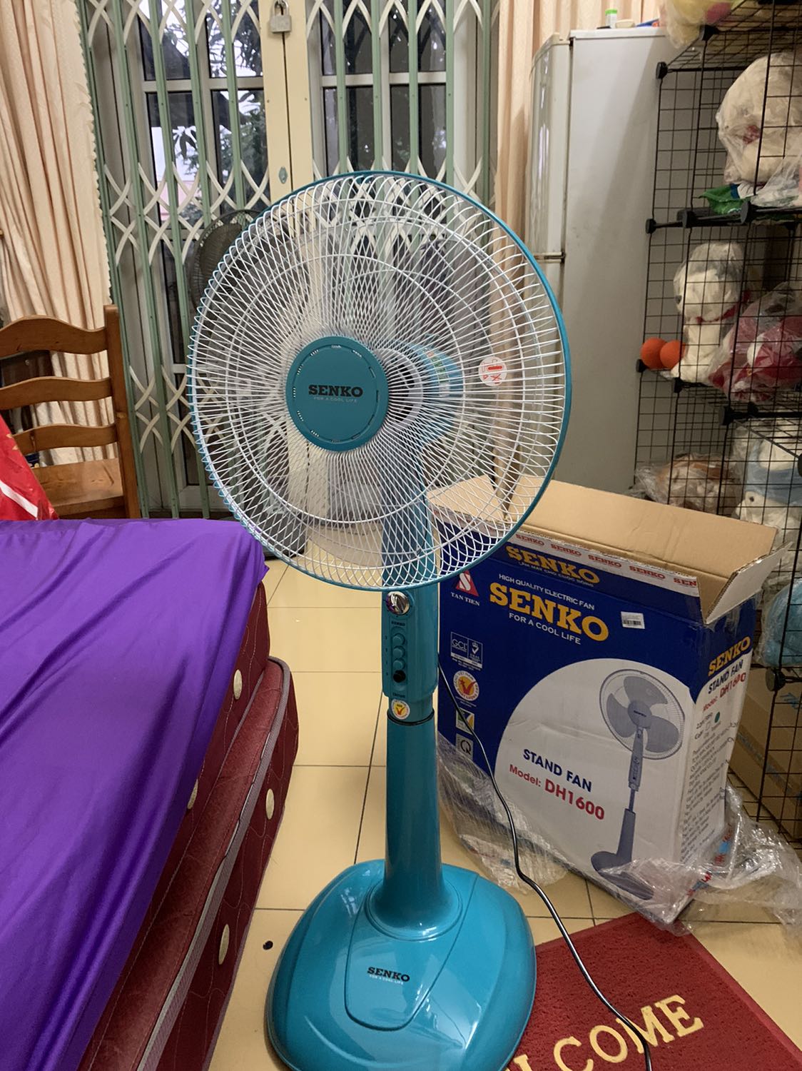 Giao hàng nhanh, quay mạnh, số nhỏ nhất bằng số lớn nhất của các loại quạt khác. Trọng lượng rất nhẹ nhưng không bị ồn ở chân quạt. Mua giá khuyến mãi cực rẻ, rẻ hơn nhiều so với ***