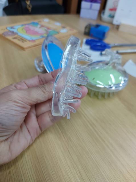 Mình mua 2 cái như hình, nhưng giao hàng 1 cái ok, 1 cái bị lỗi không thể dùng được  (như hình) shop đổi lại hàng giúp mình nhé.

tks