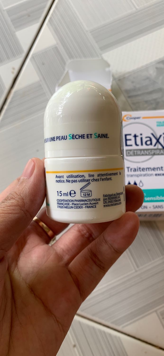 Vì dịch nên đợi lâu. Nhưng hài lòng khi nhận sản phẩm còn nguyên vẹn, có nhãn mác ghi tiếng việt và ngày sản xuất rõ ràng. Date mới, chai nhỏ gọn, vì là dòng đặc trị nên mình nghĩ là với 15ml sẽ sử dụng đc vài tháng.