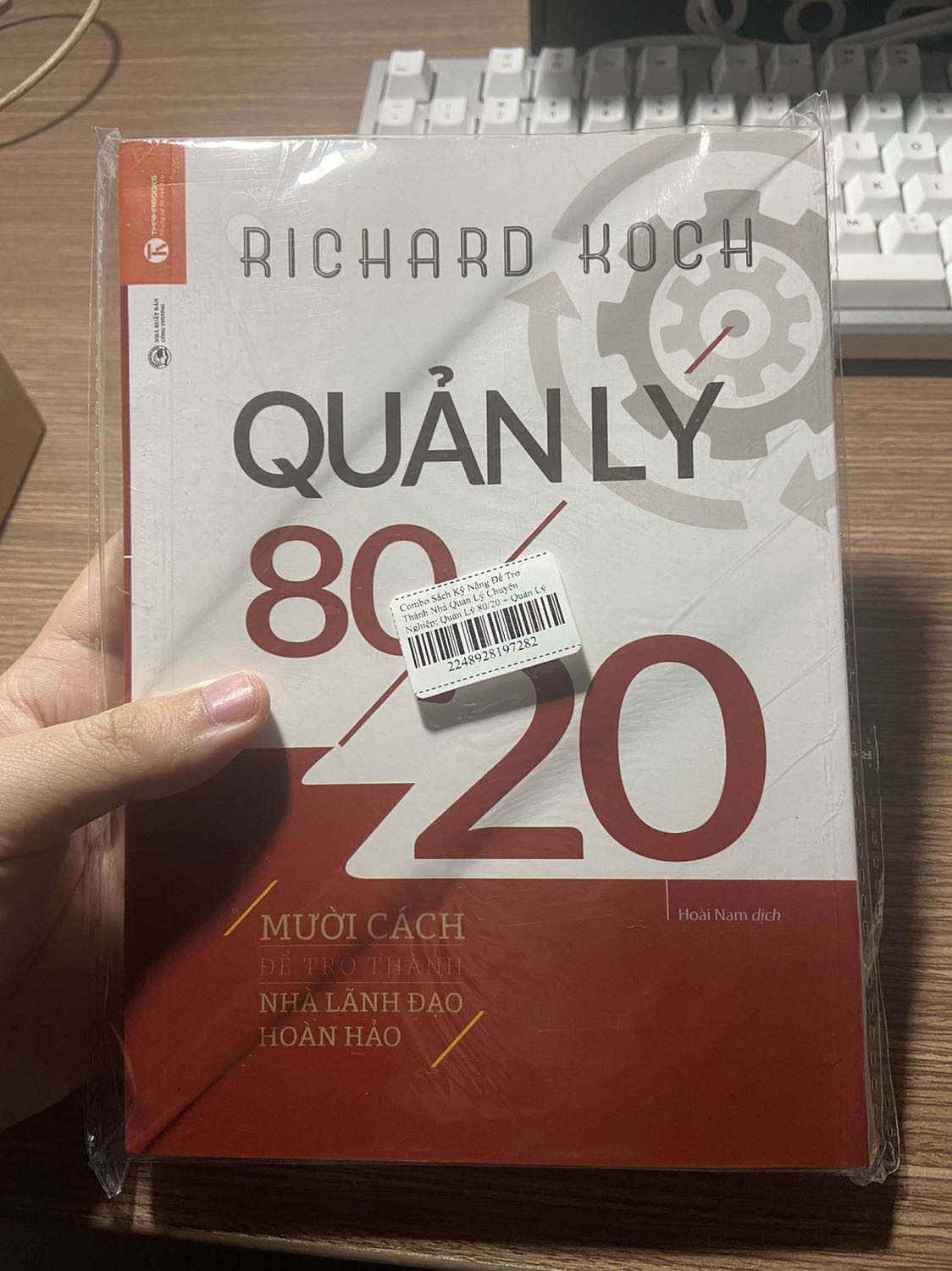 Tiki vẫn luôn làm hài lòng khách hàng vì dịch vụ giao hàng rất nhanh, dù mình chọn giao hàng tiêu chuẩn.
Thaihabooks nổi tiếng với nhiều dòng sách về quản trị và lãnh đạo. 2 cuốn này đều được sếp của mình giới thiệu đọc. Mình tin chắc sẽ có nhiều nội dung hữu ích cho các bạn muốn trau dồi kỹ năng quản lý.