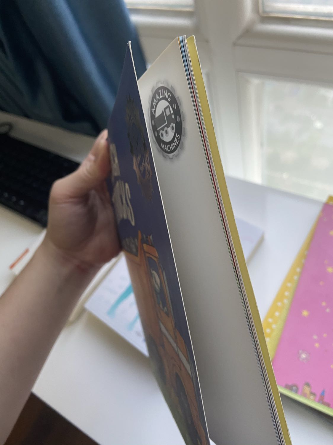 Sách hơi dơ nên mình giảm sao xuống. Giá thì ok. Chất lượng in ấn đương nhiên ok, mỗi khâu bảo quản có vấn đề thôi.