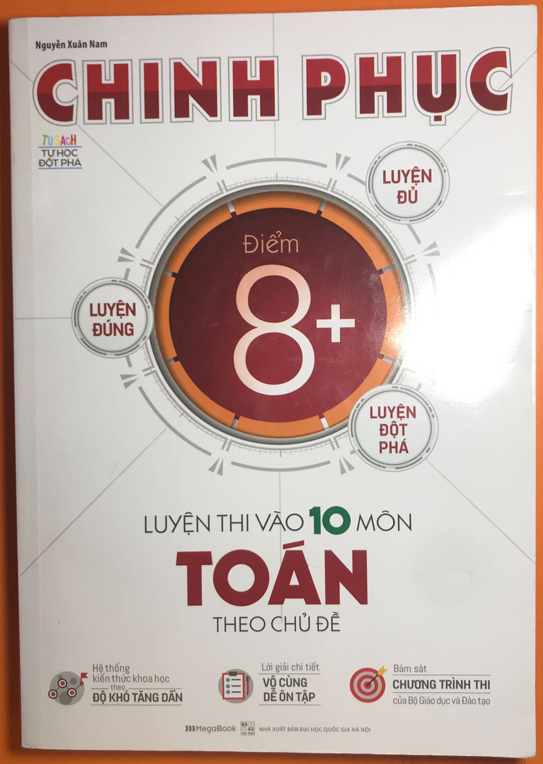 Sách đẹp, kiến thức bám sát. Mình thấy học quyển này nó giống 1 chặng đường á, bỏ qua 1 chặng là không hiểu gì luôn. Rất thích hợp để ôn thi, lại còn có đề thi của 1 số tỉnh minh họa cho từng phần, lời giải cũng chi tiết nữa. Nói chung rất đáng tiền mua nha