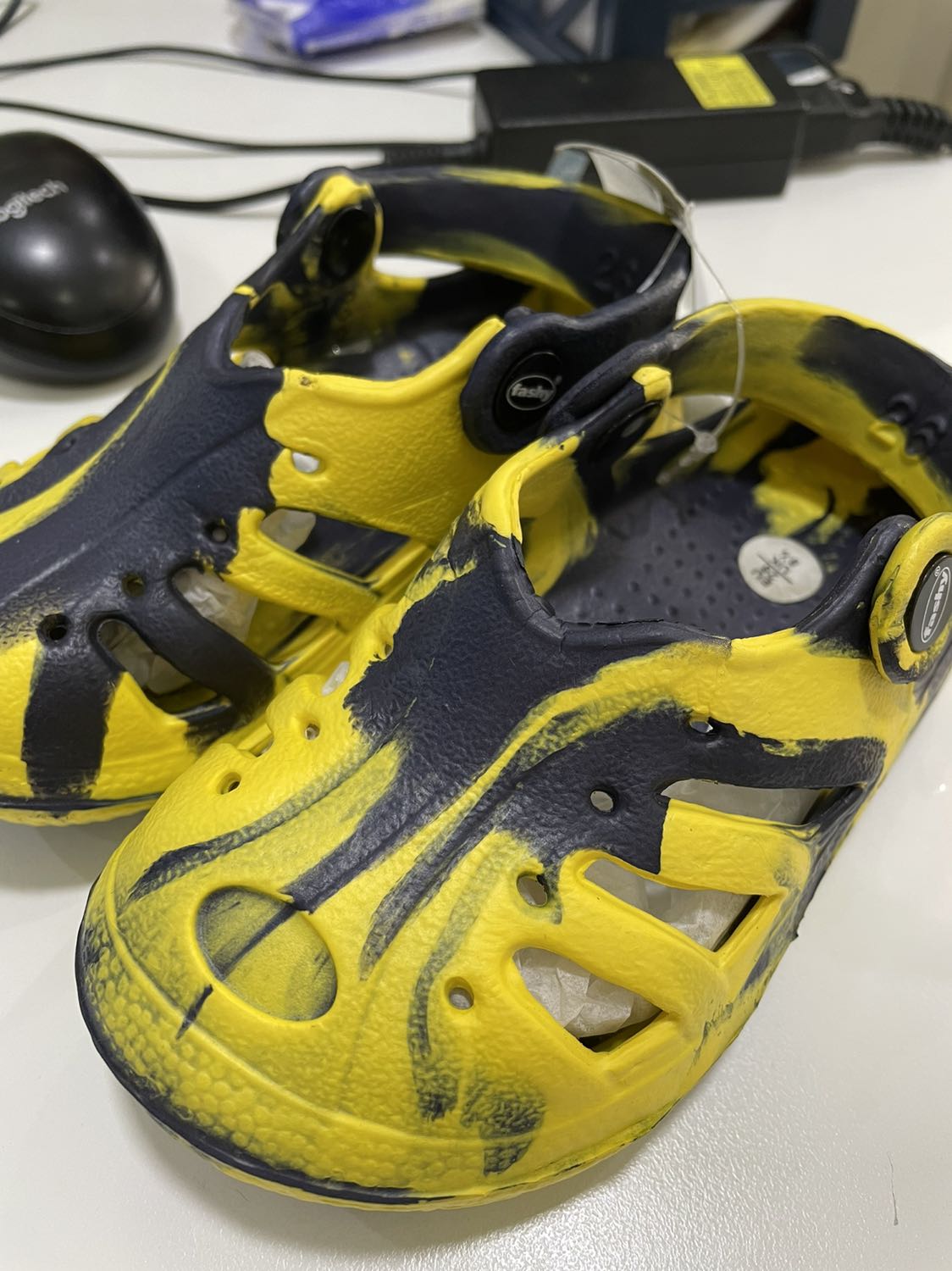 Giày mang êm chân bé nhà mình,
Tiêu chuẩn của Đức quá tốt, căn được shop sale mua quá ư là ưngg 
Nói chung đáng đồng tiền 
Sẽ tiếp tục ủng hộ shop