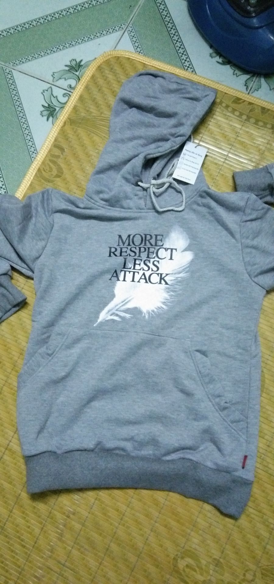 áo đẹp y hình nhưng hơi rộng ,e có thể đổi size nhỏ hơn đc k ak