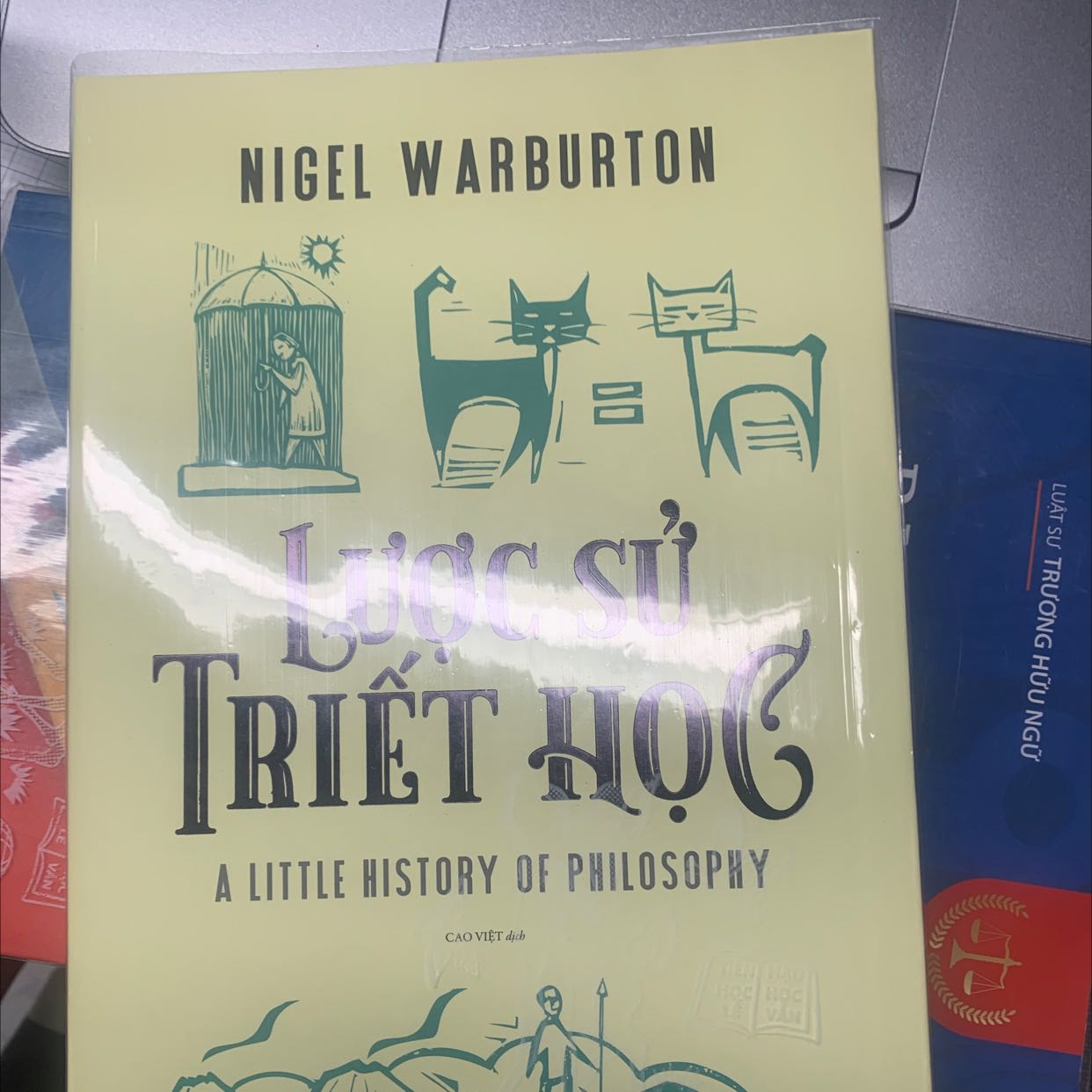 Chủ yếu sách nói về triết học phương Tây, không có triết phương Đông. Mỗi chapter nói về 1 trường phái tư tưởng. Hiện mình chỉ mới xem lướt nên chưa đánh giá hết được. Về chất lượng thì tốt, giấy đẹp. Nhã Nam làm sách rất đáng tiền mua. Chủ yếu sách nói về triết học phương Tây, không có triết phương Đông. Mỗi chapter nói về 1 trường phái tư tưởng. Hiện mình chỉ mới xem lướt nên chưa đánh giá hết được. Về chất lượng thì tốt, giấy đẹp. Nhã Nam làm sách rất đáng tiền mua.