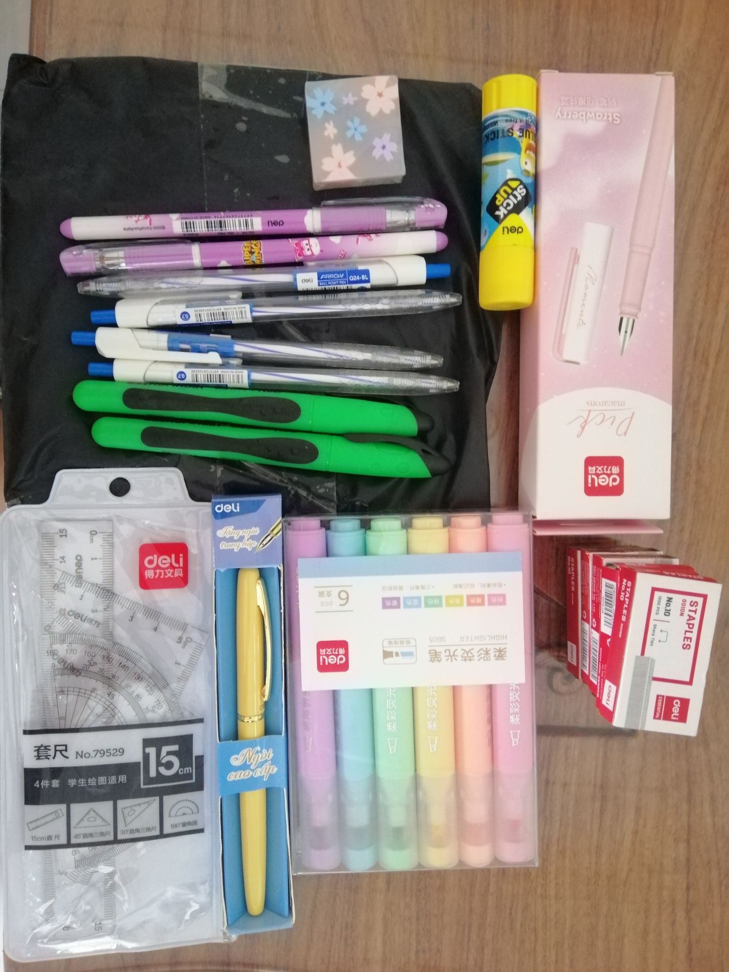 bút bị hỏng 1 ngòi, khó viết dc nét thanh nét đậm bút bị hỏng 1 ngòi, khó viết dc nét thanh nét đậm