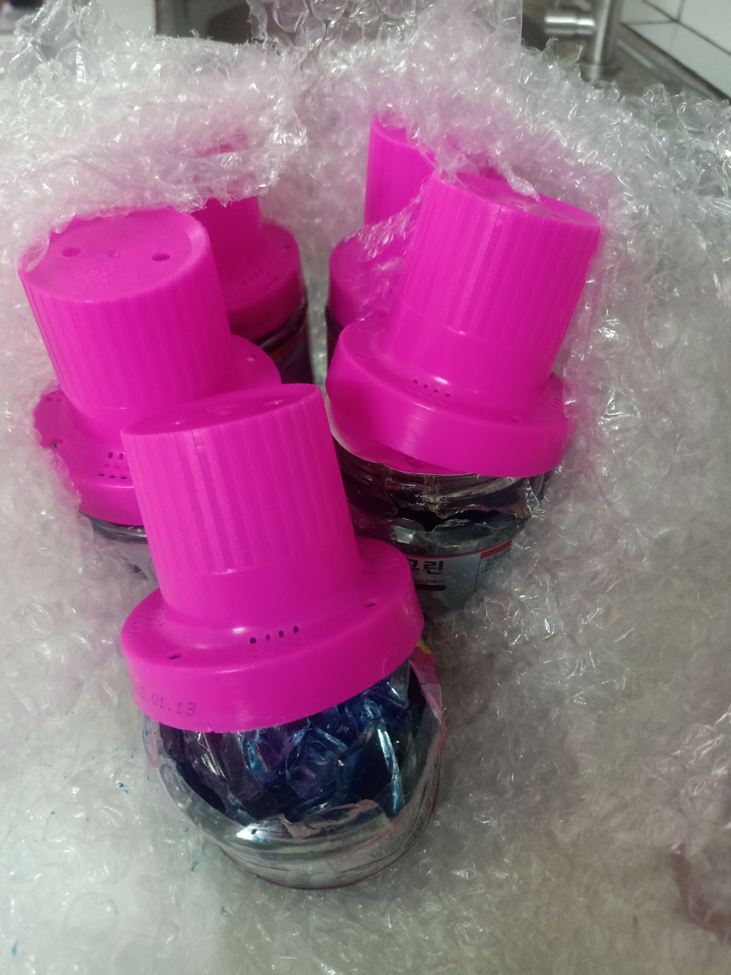 đặt hàng combo 5 lọ mà bị bể hết 2 lọ rồi. Thật sự rất khó chịu, shop gói hàng không kỹ, vận chuyển không cẩn thận.