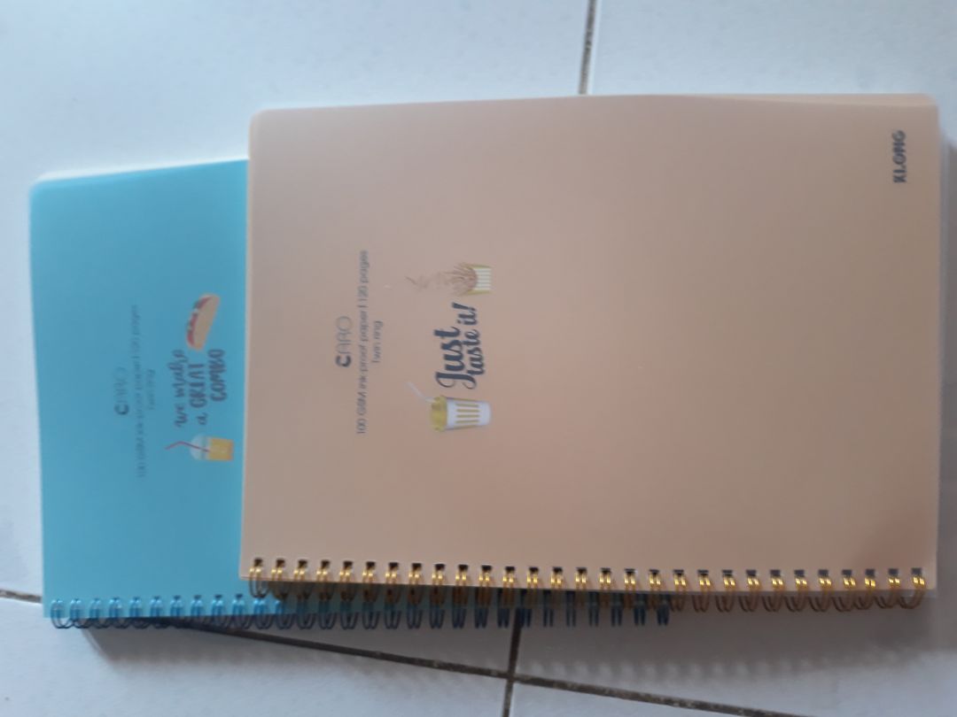 Sổ đẹp, giấy tốt, giá học sinh, giao hàng nhanh, anh shipper thân thiện dễ thương, nói chung là không có gì để chê!