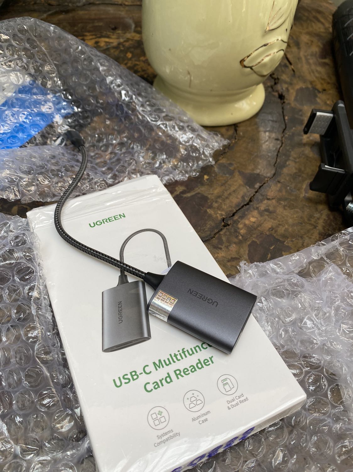 Đóng gói cẩn thận, Sản phẩm đúng mô tả, đẹp bằng kim loại nhìn chất lượng, shop tư vấn nhiệt tình