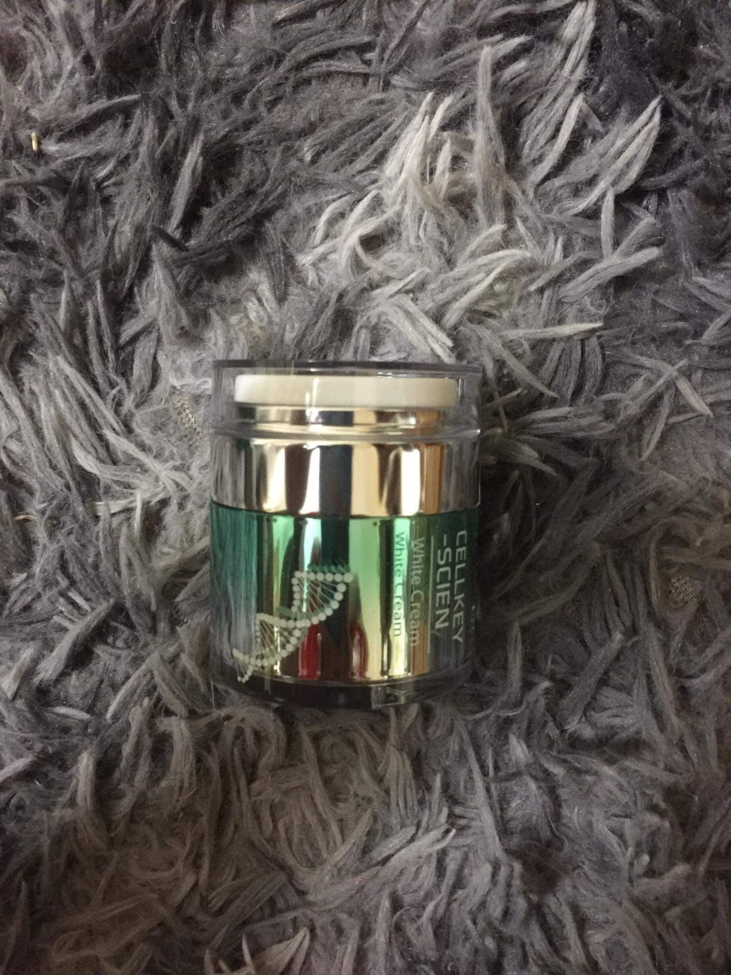 thời gian giao hàng rất nhanh, mình rất hài lòng về cách phục vụ của shop, shop phục vụ rất nhiệt tình. Nói về chất lượng sản phẩm thì sau khi đã dùng thử mình thấy trước tiên là sử dụng xong không hề bị kích ứng da, da mình còn mịn màng hơn nữa. Ui, mình rất hài lòng.