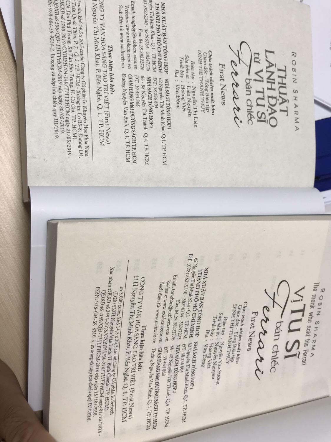 Đóng gói chưa an toàn các góc, dễ bị móp. Giấy mỏng, màu vàng, không mịn.