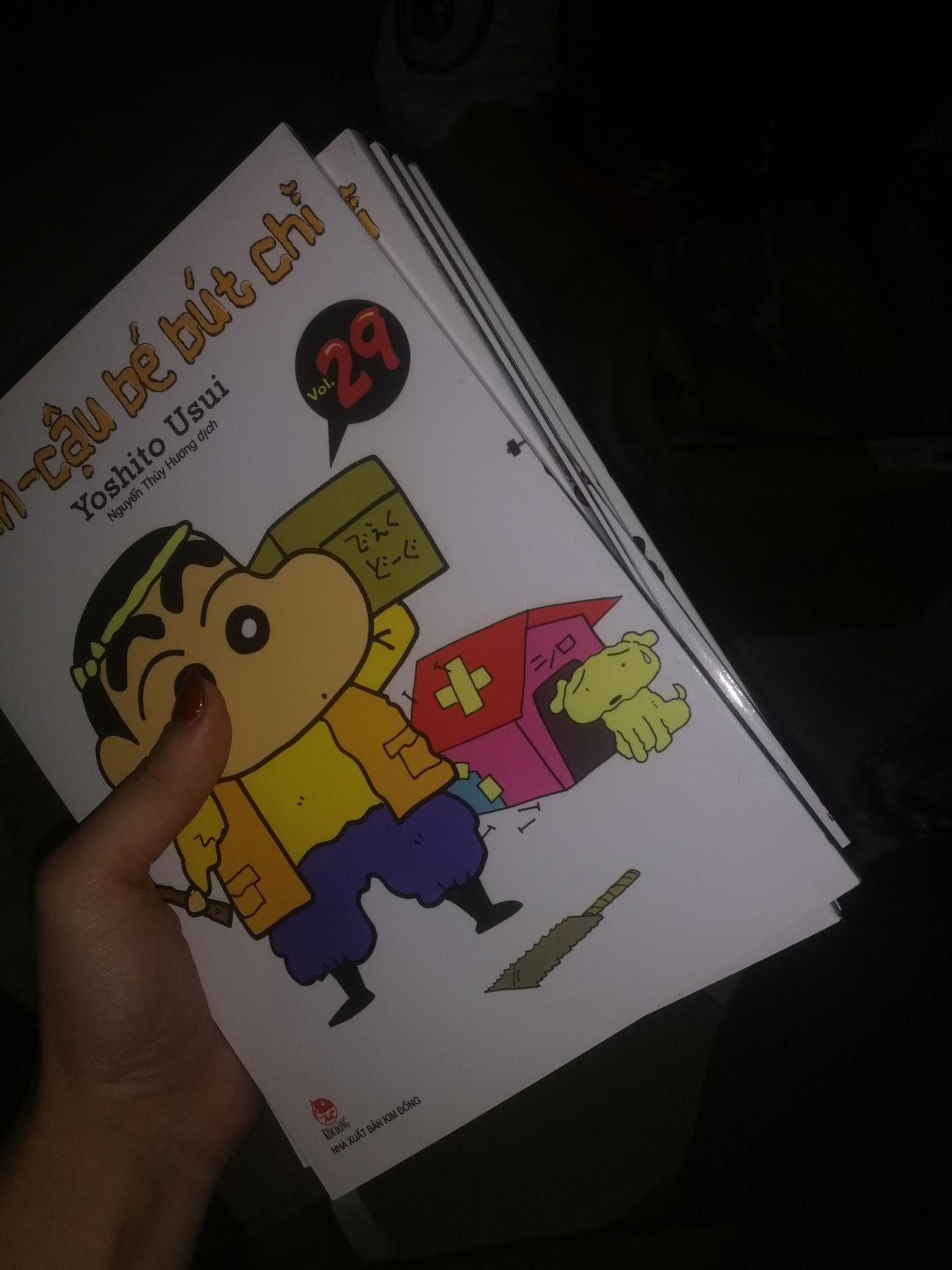 Đóng gói kỹ, k bị móp truyện, đã v shipper cũng dthuong nữa