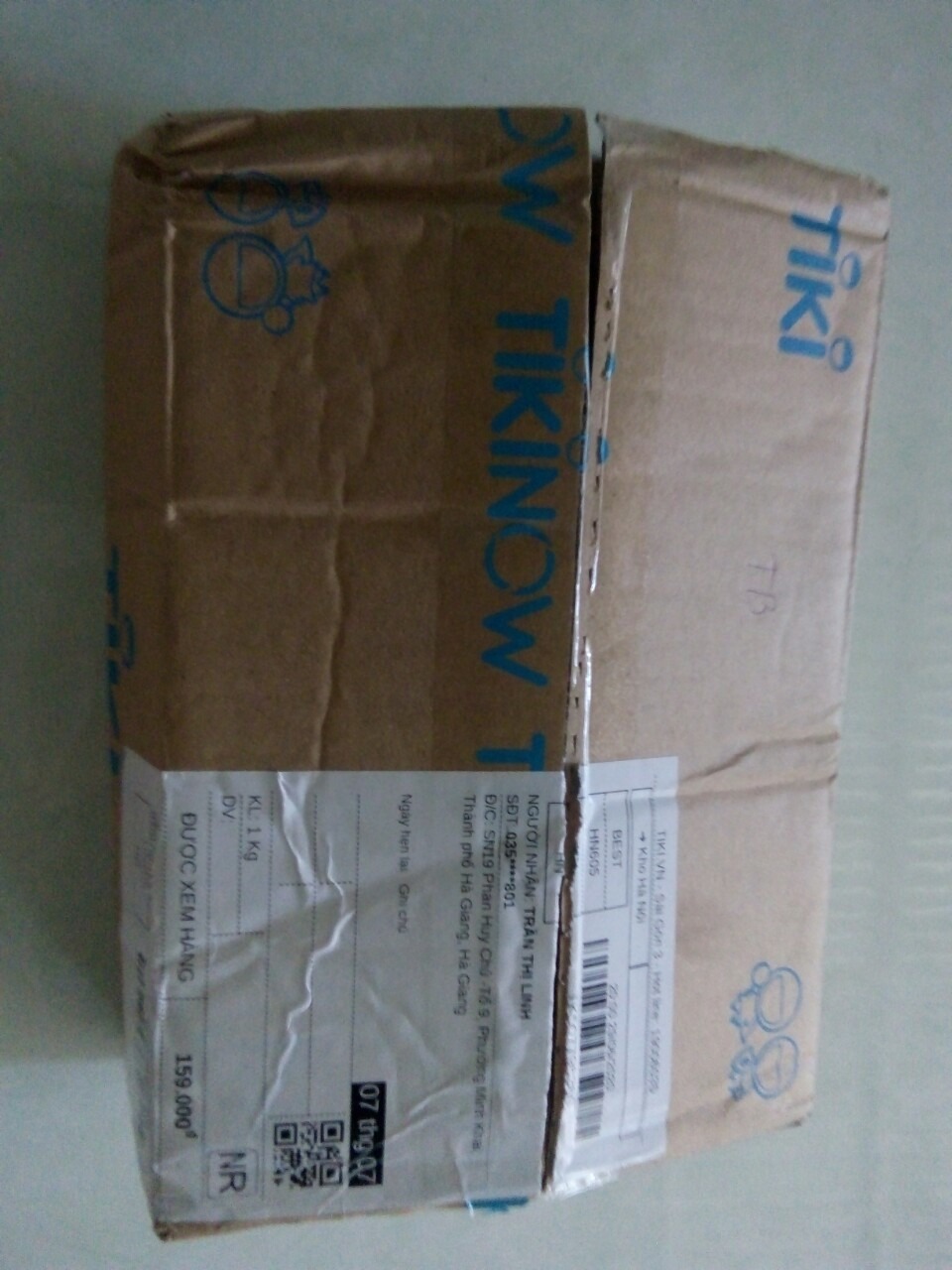 Mình nhận được hàng rồi shop nhé. Hạt bí có vị mặn, hạt giòn và mẩy. Nhận hàng xong là xé túi ngồi cả nhà ăn luôn. Cái túi đựng nhìn xịn xò còn có hình cái kem nữa  :D Ăn hết sẽ mua tiếp ủng hộ shop tiếp nè