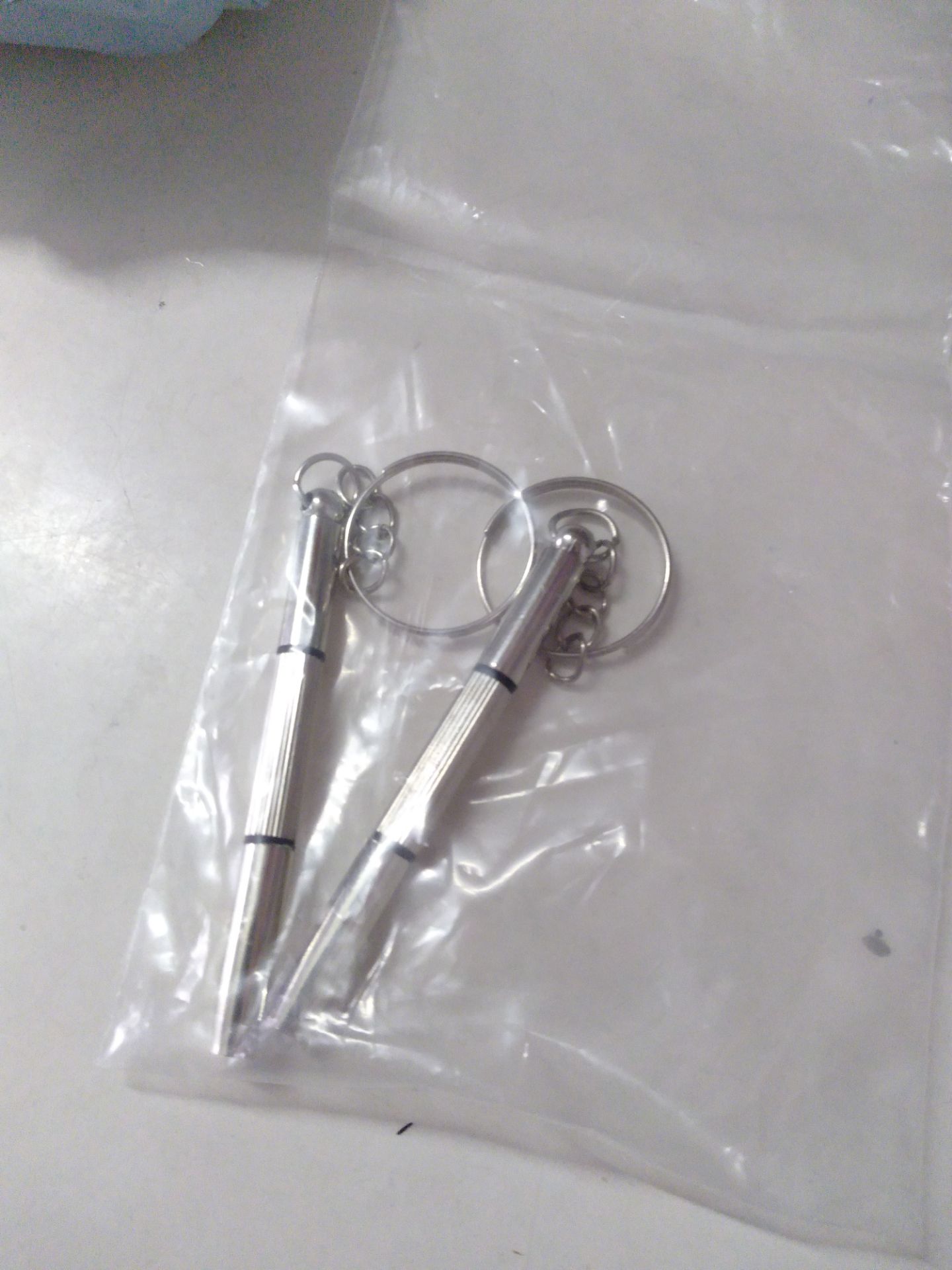 săn sale nên có 1k 1 cái thôi, có thêm mã 5k của shop nữa nên coi như mình mua free luôn 😝 gói hàng ổn, mua về vặn thay pin máy tính casio hay mắt kính gì cũng được nè