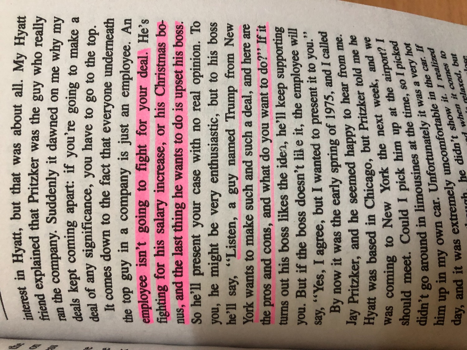 Donald Trump có rất nhiều cuốn sách nhưng đa số là viết về chủ đề “làm cách nào để...” chưa có một cuốn hồi ký nào. Tuy nhiên, cuốn “The Art of the deal” này có thể xem như là hồi ký vì nó khá chi tiết cuộc sống hằng ngày và cách mà ông ta bước lên tỉ phú từ việc kiếm những đồng bạc lẻ. Nếu ai nghĩ rằng cuộc đời mình làm gì cũng thất bại hoài rồi nghi ngờ con đường mình chọn, thì hãy đọc cuốn này để thấy Trump gặp phải trở ngại liên tục chứ không hề suôn sẻ gì, nhưng không vì vậy mà ông phải thay đổi bản chất con người của mình (ví dụ như không uống rượu bia, thuốc lá...) Đọc cuốn này mới thấy không phải vô cớ mà ông trở thành 1 tổng thống hiệu quả, sát thực tế, giữ lời hứa nhiều nhất trong tất cả các đời tổng thống của Mỹ, đơn giản vì ông đã bị đủ hàng trăm thứ rào cản và chính sách quan liêu cản trở ông trên con đường lập nghiệp nên ông ông quyết xoá hết những rào cản, trở ngại, quan liêu đó khi ông nắm được ***. Chính ông tự trải nghiệm, đối mặt, vượt qua những cản trở đó từ lúc ông rất trẻ, nên chính ông tự xử luôn chứ không cần thành lập thêm nhóm tư vấn nào để cố vấn ông dẹp bỏ nạn quan liêu của chính sach Mỹ. 
- Thêm 1 điểm quan trọng khác trong bản tiếng Anh này đó là, dù được viết ra sách, nhưng đều là bằng giọng văn nói, (hầu như cuốn sách tiếng Anh nào của ông Trump viết đều viết theo văn nói), nên rất dễ đọc, 1 chương chỉ có khoảng 3-4 từ mới. Bạn nào nghe nhạc US-UK mà hiểu thì đọc cuốn này không gặp vấn đề gì. Đọc mà như là đang nghe ông ấy nói chuyện chứ không phải kể chuyện đâu, thú vị lắm.