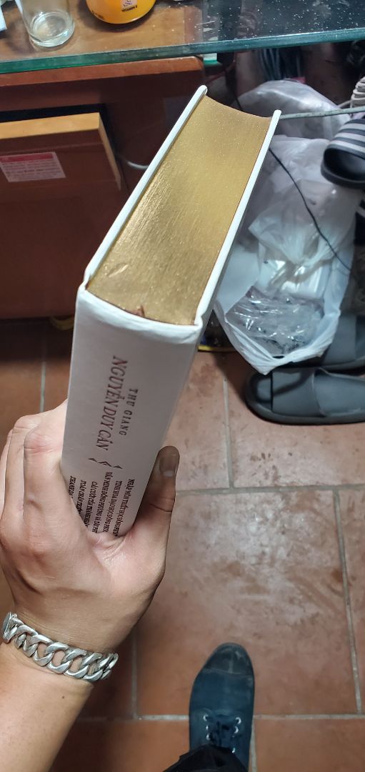 chán không buồn nói rách hộp cả móp hết đầu sách hàng đóng gói không cẩn thận bìa sách thì bẩn mua chỉ mua cái giá trị quyển sách chứ kiểu cách làm việc ko bằng trước kia