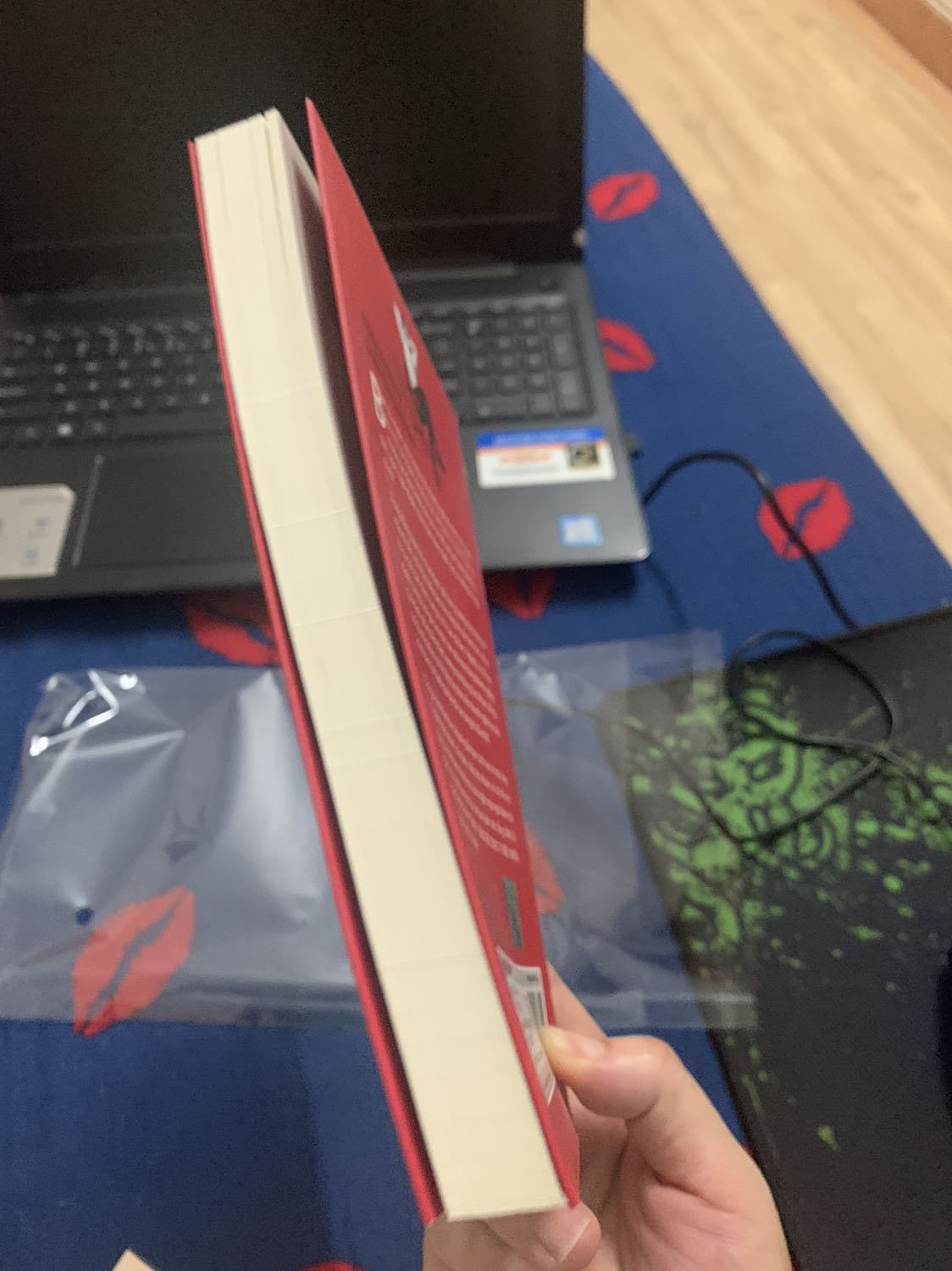 Sách trông rất chất lượng, đẹp , có cả thư cảm ơn , rất hài lòng với shop