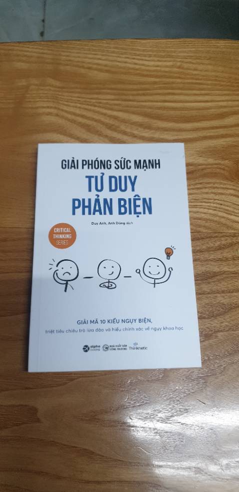 Được tặng 1 quyển nên phải bỏ xiền mua thêm 3 quyển cho đủ bộ