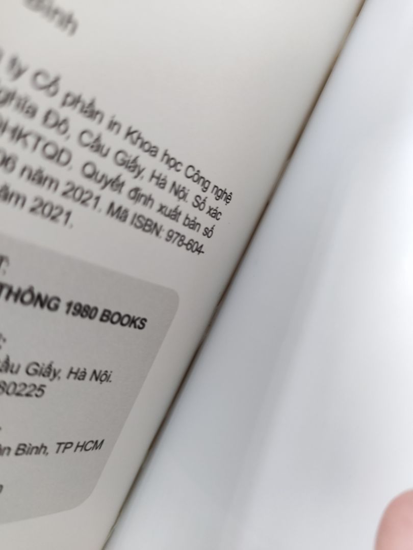 Đợt trước bộ bitcoin lỗi Tiki hoàn tiền, đợt này đóng gói cẩn thận, chỉnh chu hơn nên mình cho 5 sao nhưng về kỹ thuật sản xuất sách 1980 vẫn phải cải thiện nhiều nếu so với NXB trẻ, Alpha book, First new. Có 2 cuốn bị lỗi tràn keo ở gáy phái trong. 
Mình sẽ tiếp tục mua sách 1980 với điều kiện NXB cải thiện chất lượng sản xuất sách giấy.
Nội dung đáng đọc nên mua cả bộ, 2 cuốn Mark Gates là cơ bản, 2 cuốn còn lại chuyên sâu hơn. Cuốn Bit coin standard mình sẽ mua nếu đọc chi tiết cả bộ này thấy ổn.